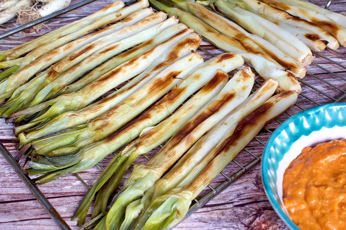 Foto final de los calçots al horno