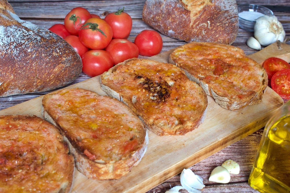 Foto final del pan con tomate (pa amb tomàquet)