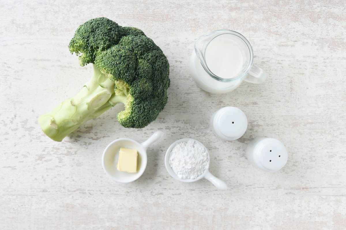Foto ingredientes para hacer brócoli gratinado