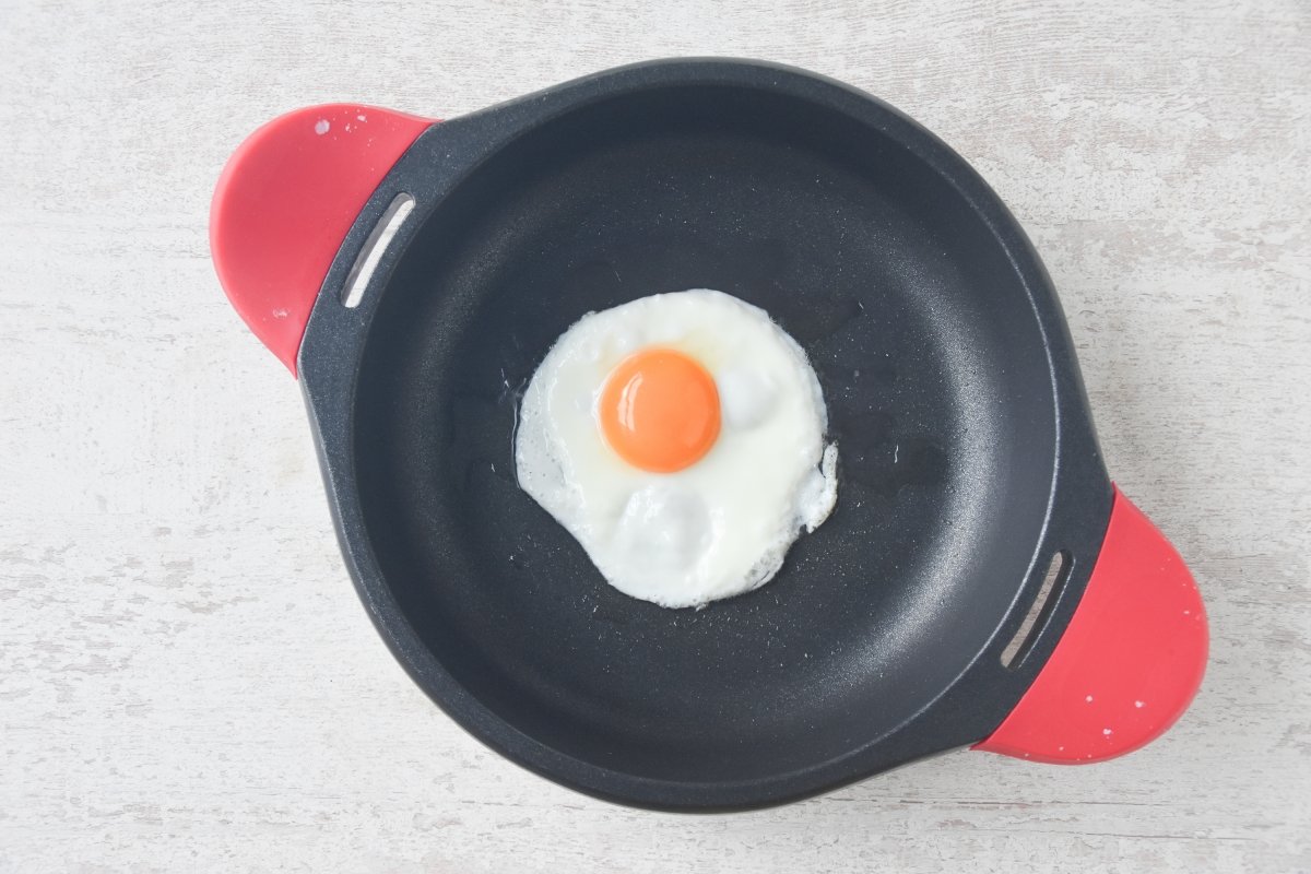 Freímos el huevo para el Loco Moco