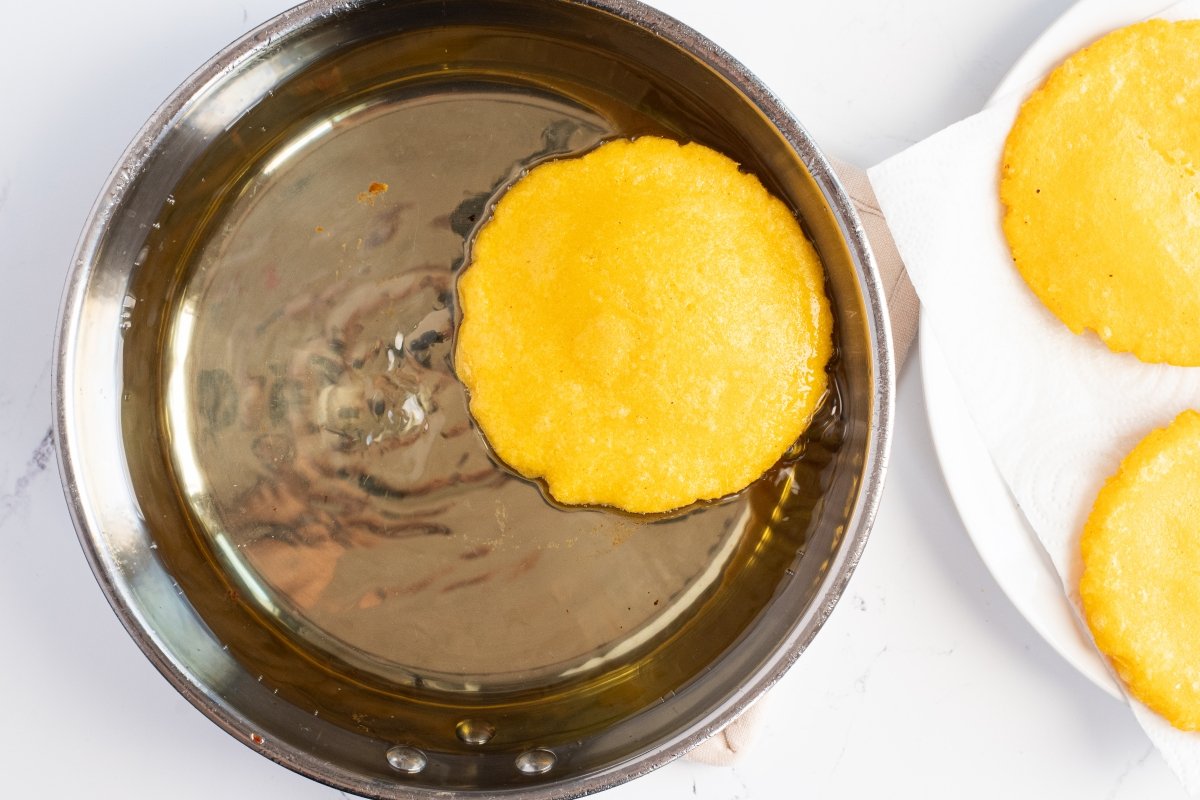 Freímos las arepas de huevo