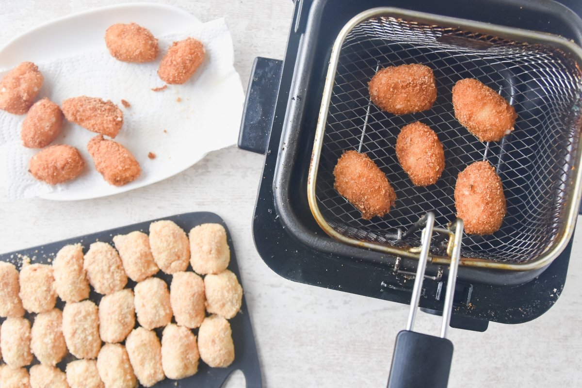 Freímos las croquetas sin gluten