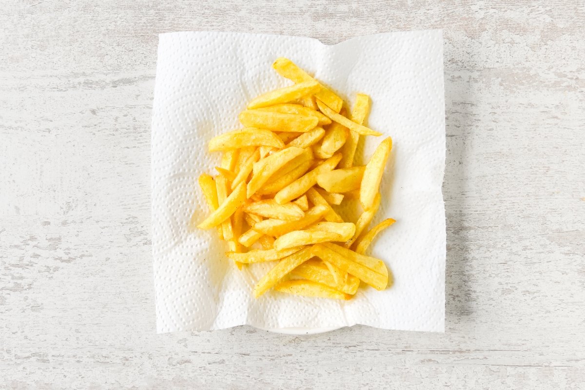Freímos las patatas para la chorrillana
