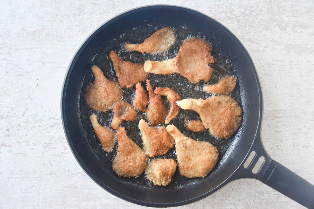 Freímos las setas empanadas