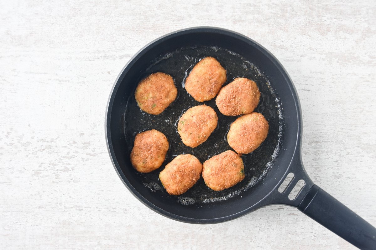 Freímos los nuggets de pescado