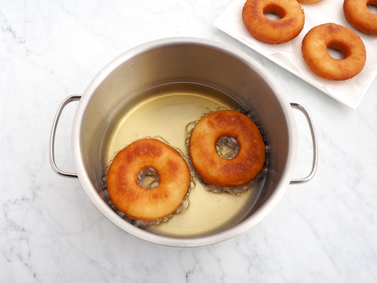Freír los donuts sin gluten