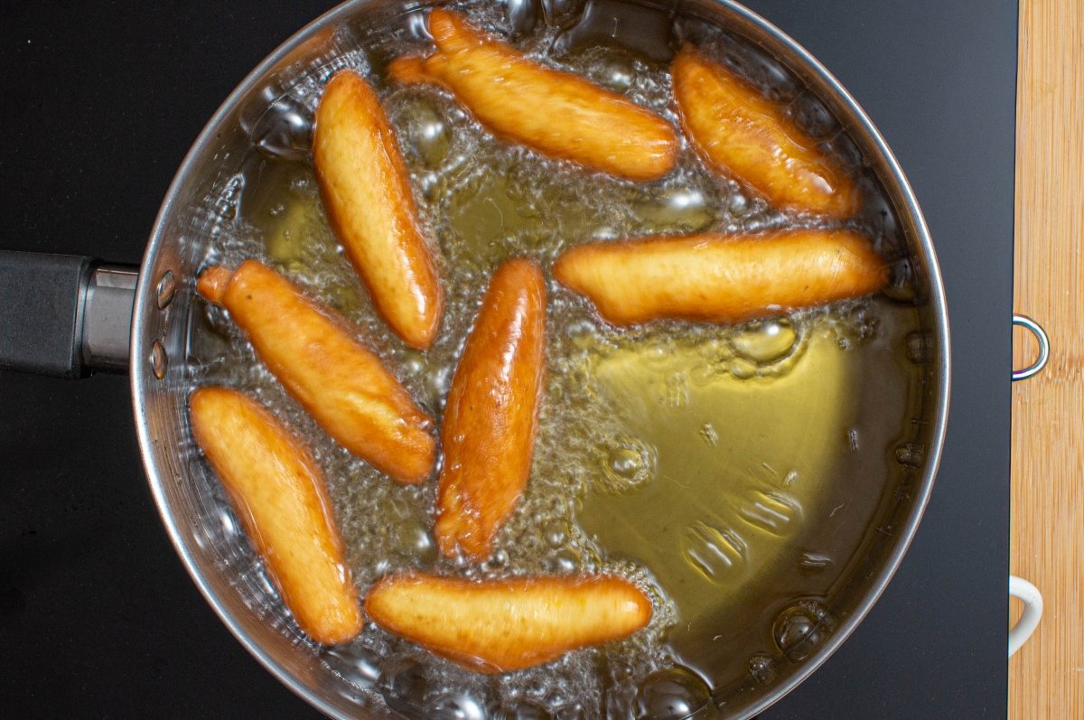 Freír los huesillos extremeños