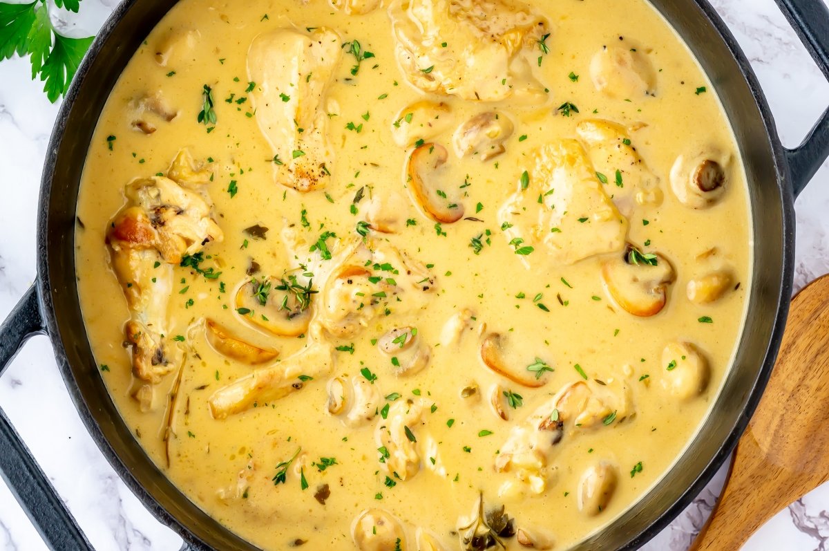 Fricasé de pollo en la olla