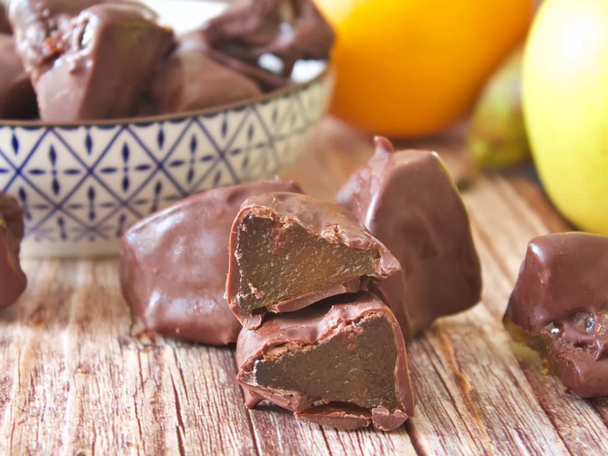 Frutas de Aragón - Fruits covered in chocolate