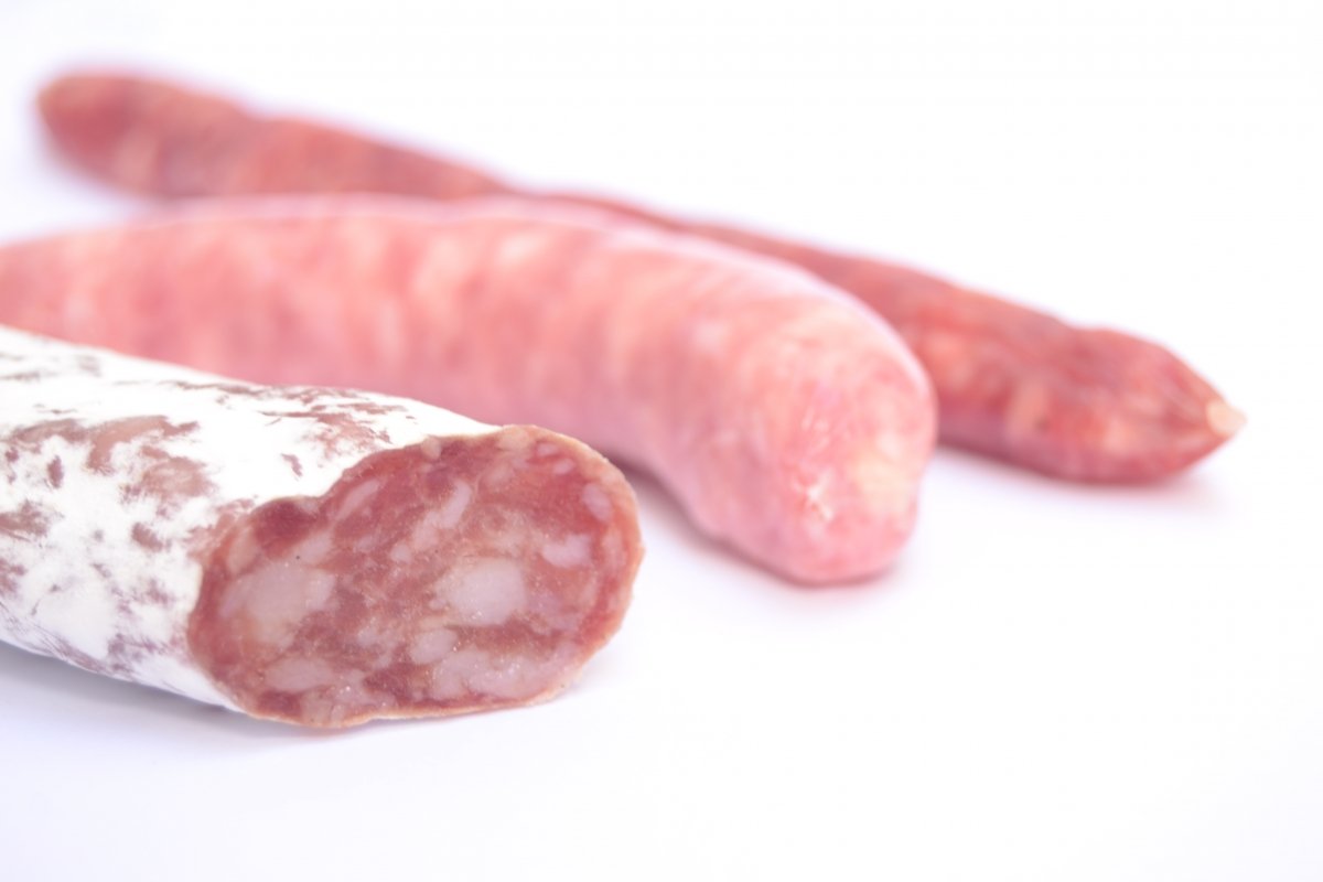 Fuet y longanizas son dos embutidos tradicionales en España pero diferentes