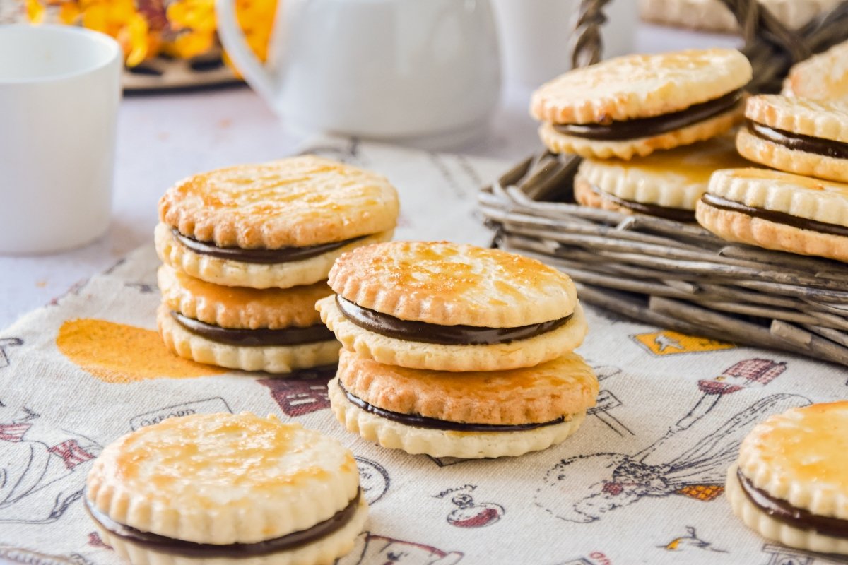 Galletas rellenas de chocolate caseras