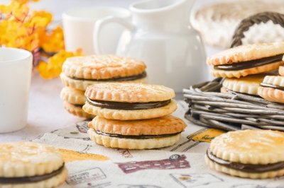 Galletas rellenas de chocolate