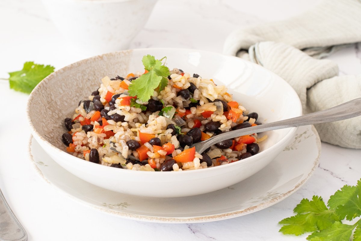 Gallo pinto listo para servir