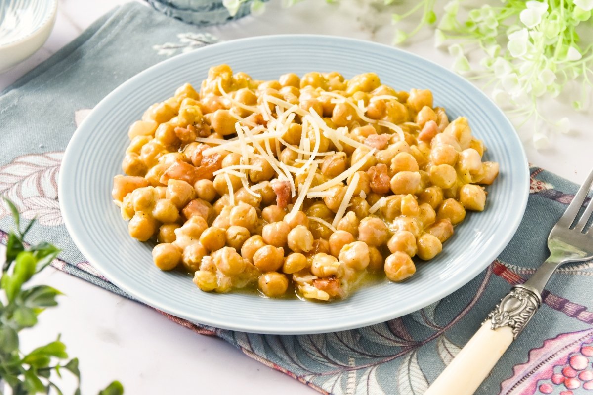 Garbanzos a la carbonara caseros
