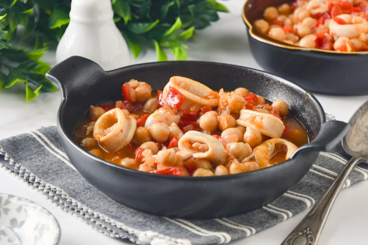 Garbanzos con calamares