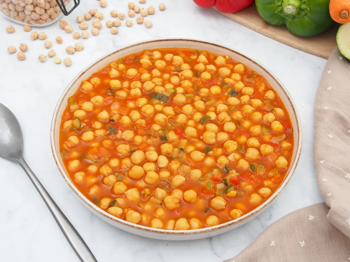 Garbanzos guisados listos para servir