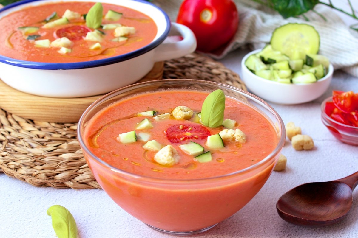 Gazpacho andaluz casero, la receta tradicional para hacer fácil en casa