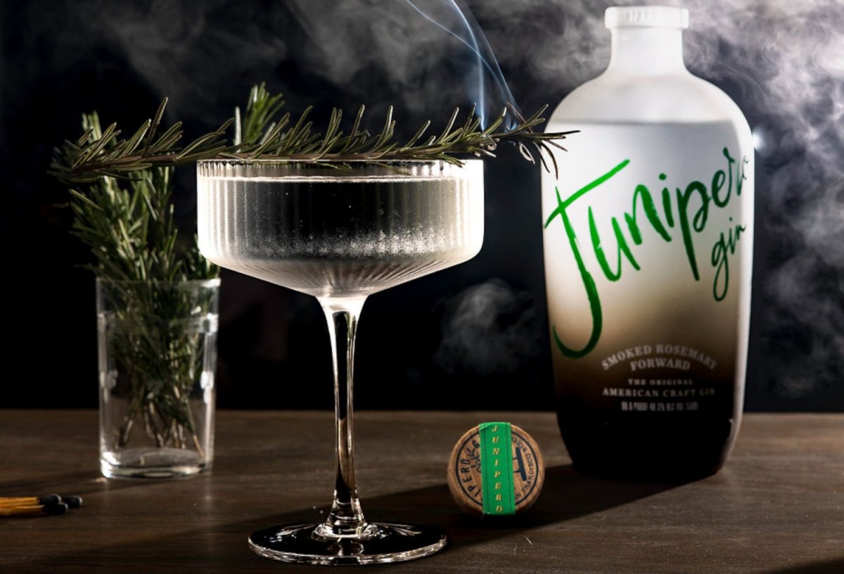 Gin-Tonic elaborado con Junipero Smoked Rosemary Gin