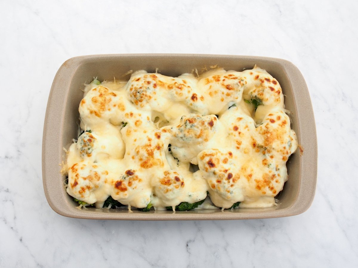 Gratinar en el horno el brócoli con bechamel