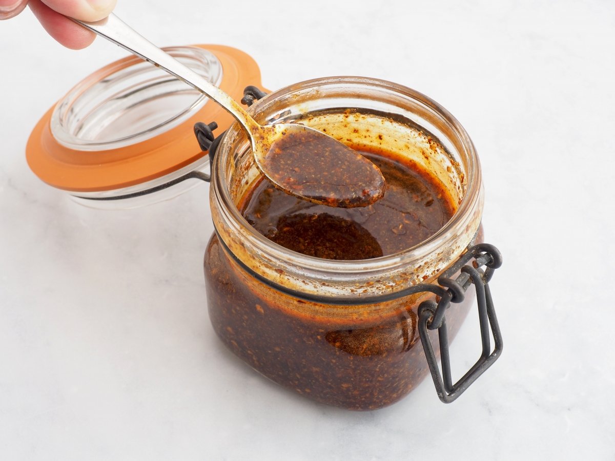Guardar la salsa macha en un recipiente hermético