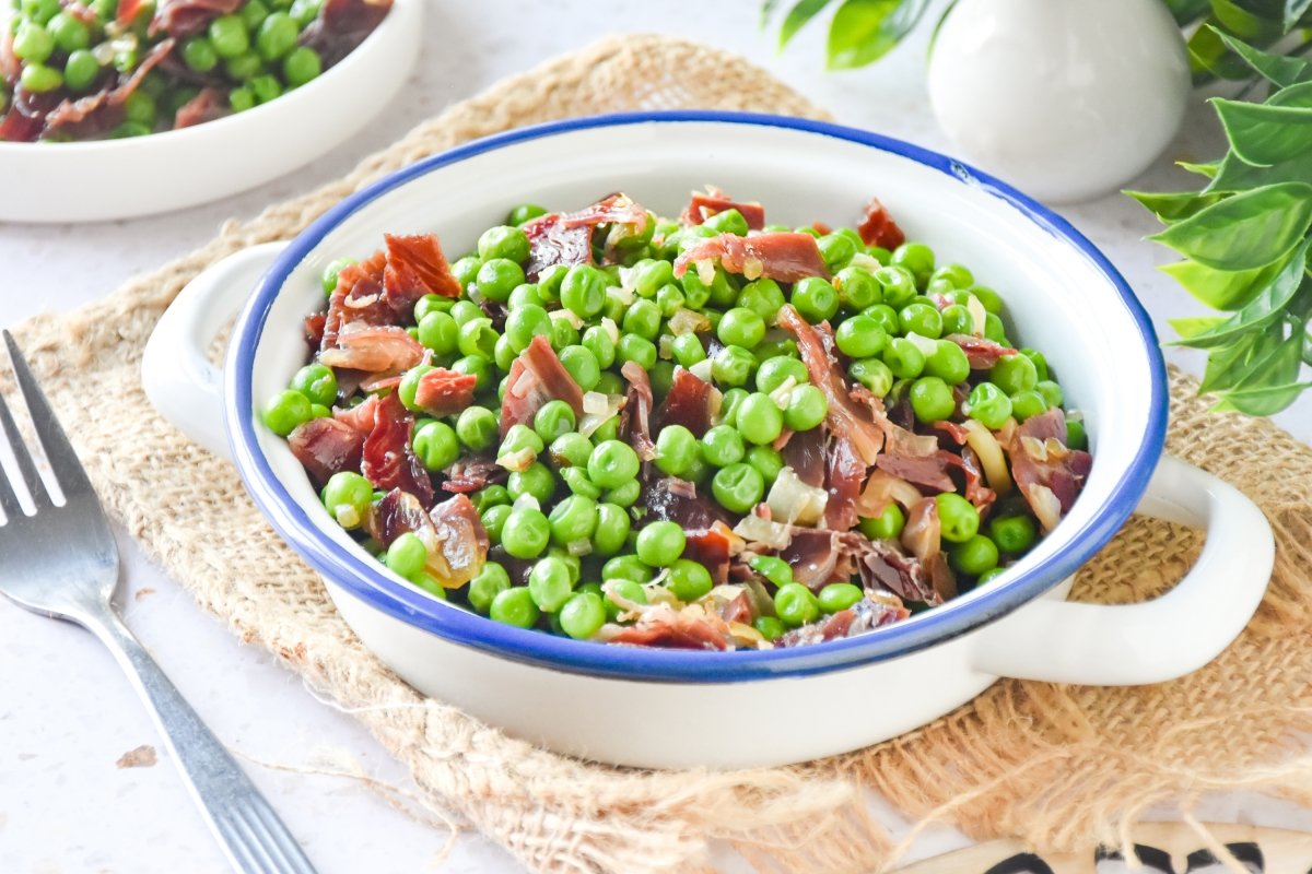 Guisantes con jamón caseros