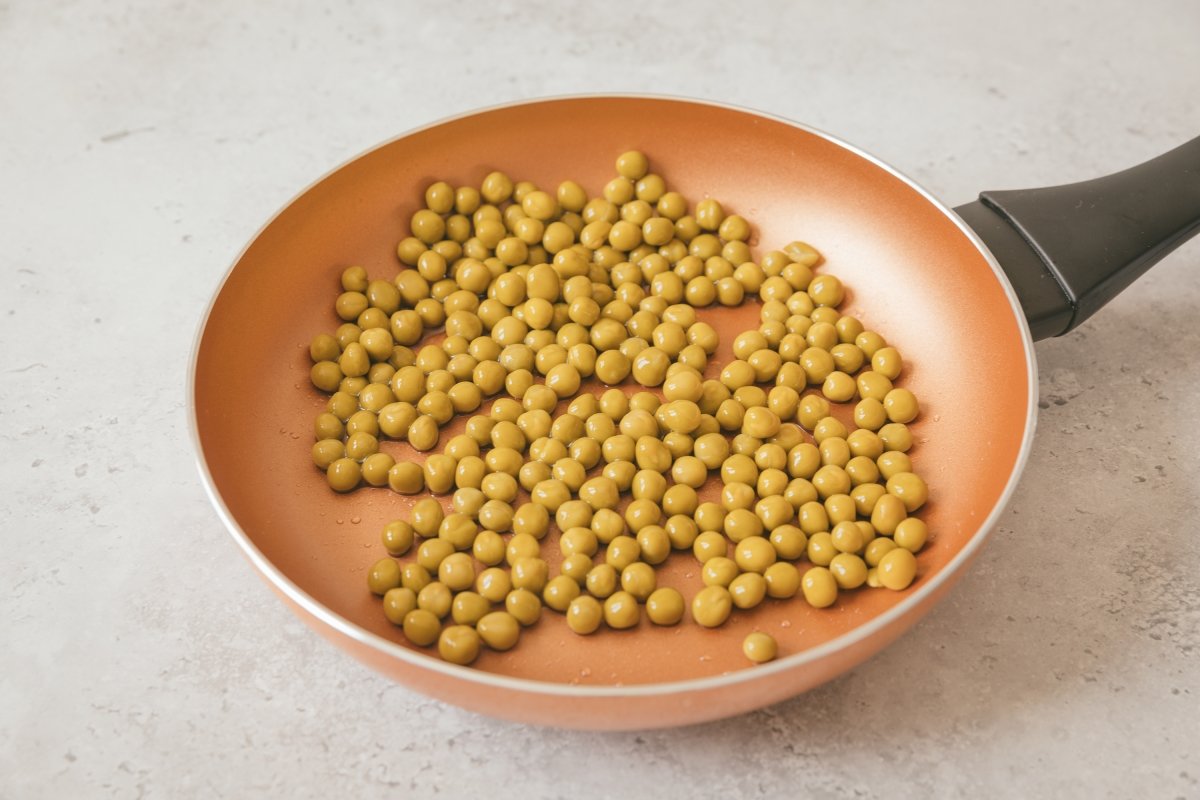 Guisantes salteados para la merluza con guisantes