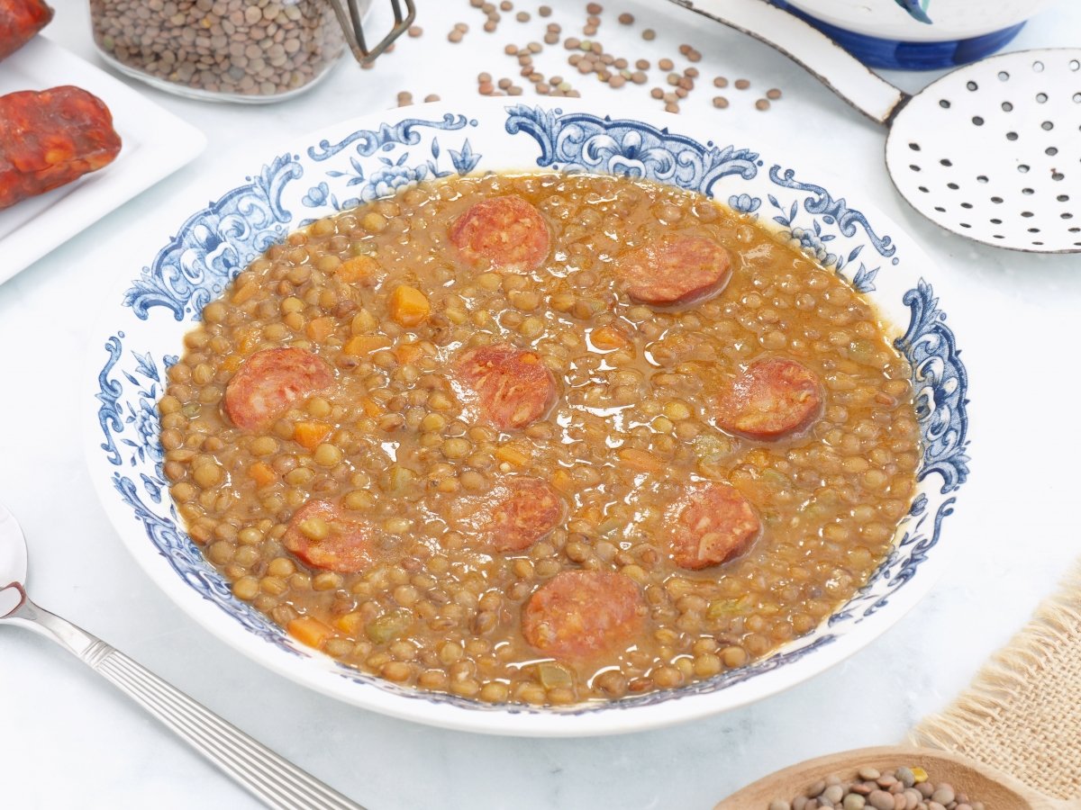 Guiso de lentejas listo para servir