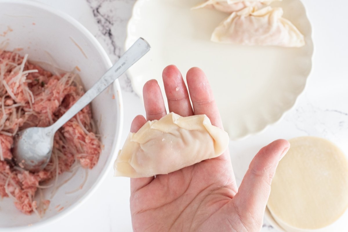 Hacemos los pliegues de los mandu