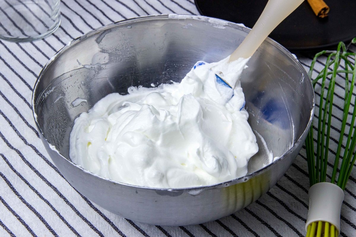Hacer el merengue para la leche merengada paso 2