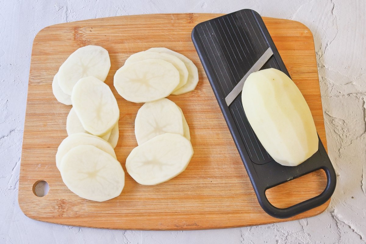 Hacer rodajas las patatas de Olot