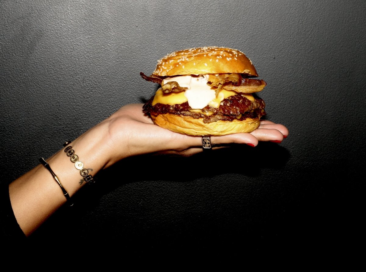 Hamburguesa smash de Junk Burger en Madrid