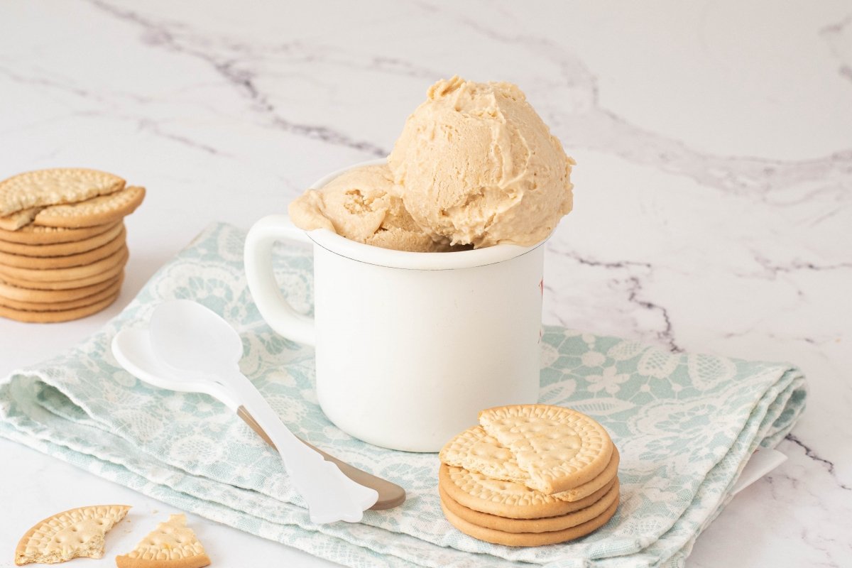 Helado casero de galletas María