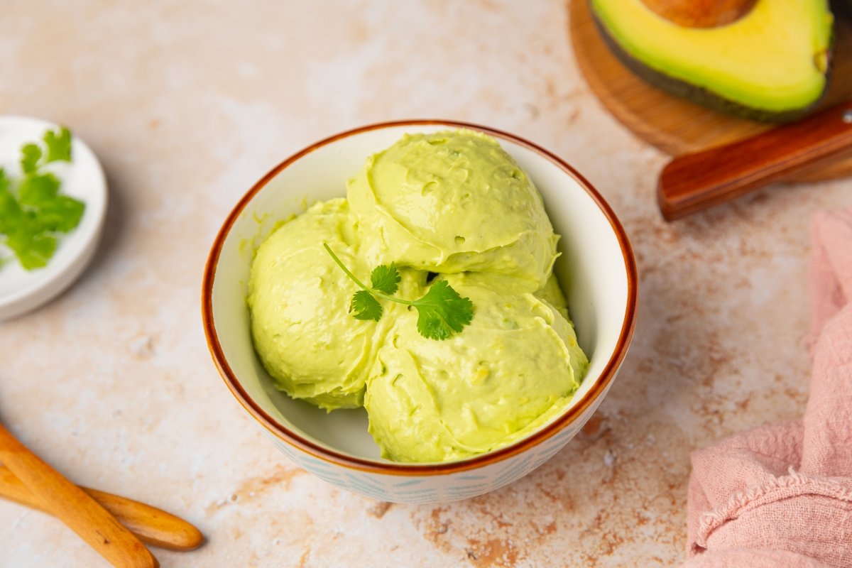 Helado de aguacate preparado