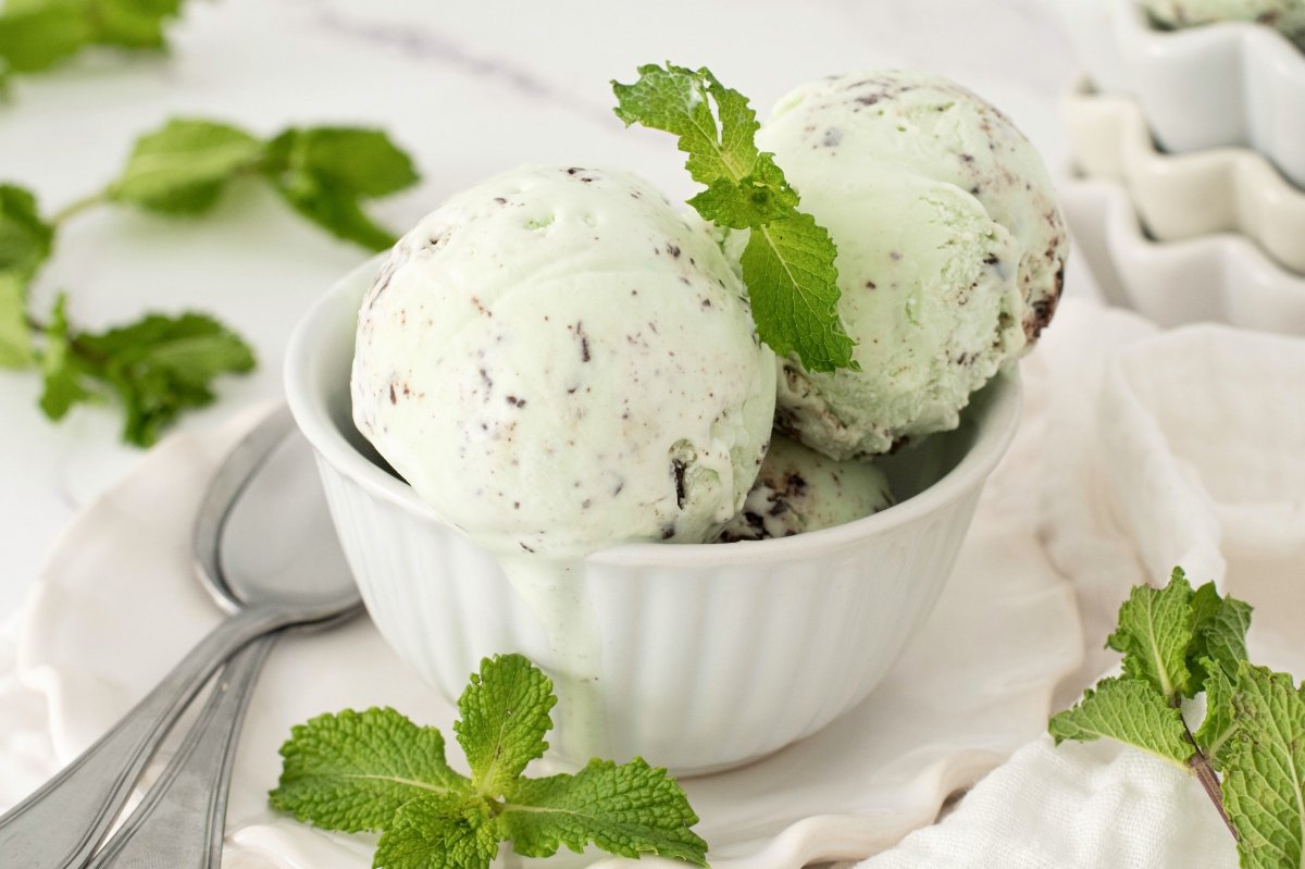 Helado de chocolate y menta