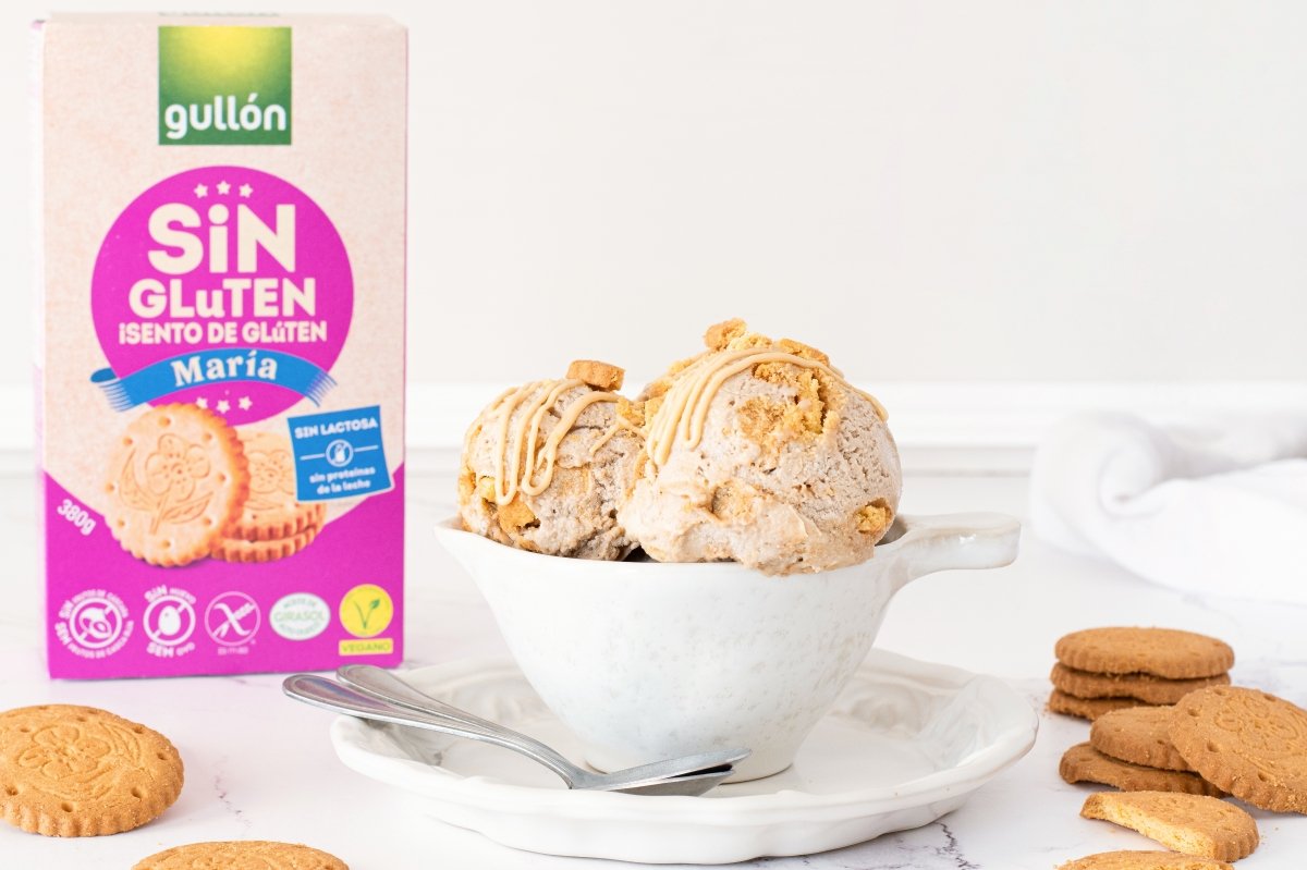 Helado de galletas sin lactosa y sin gluten recién hecho