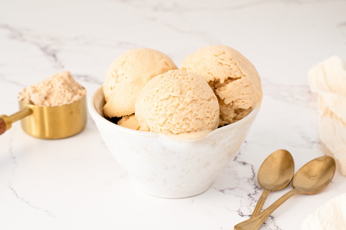 Helado de gofio listo para servir