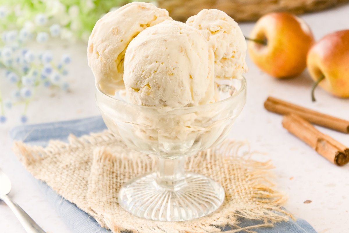 Helado de manzana listo para comer