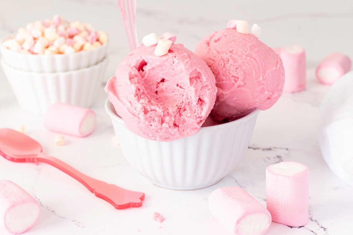Helado de nubes en el bol
