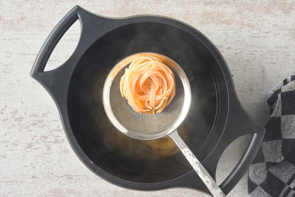 Hervimos los nidos de pasta
