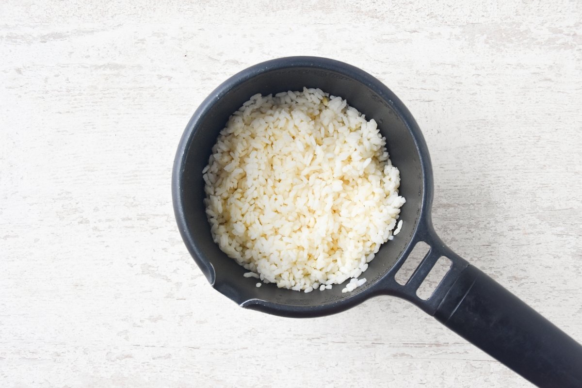 Hervimos y condimentamos el arroz