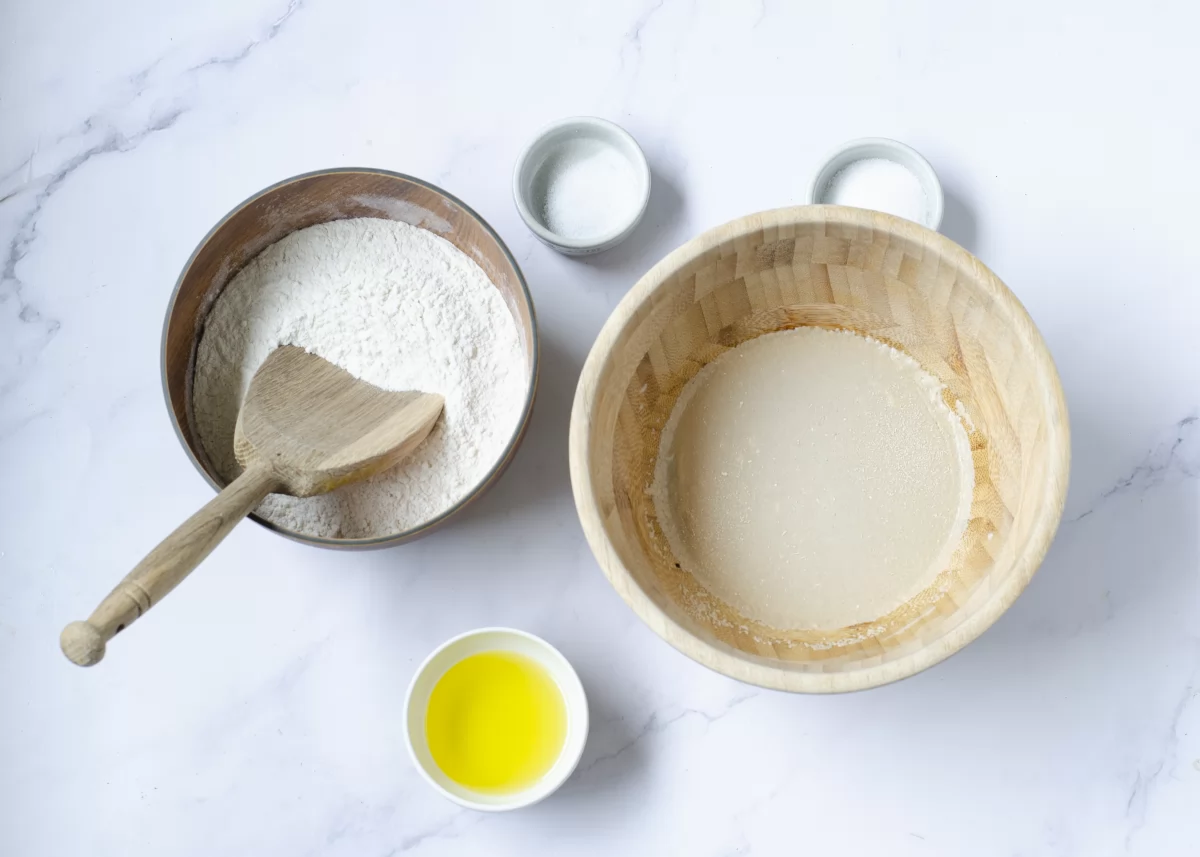 Hidratamos levadura para hacer pan de pita al horno