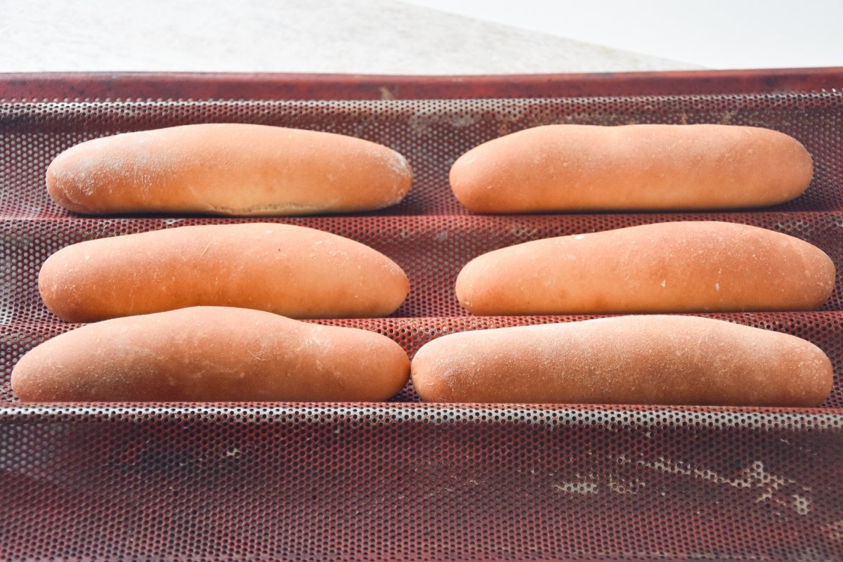 Horneamos el pan para hot dog