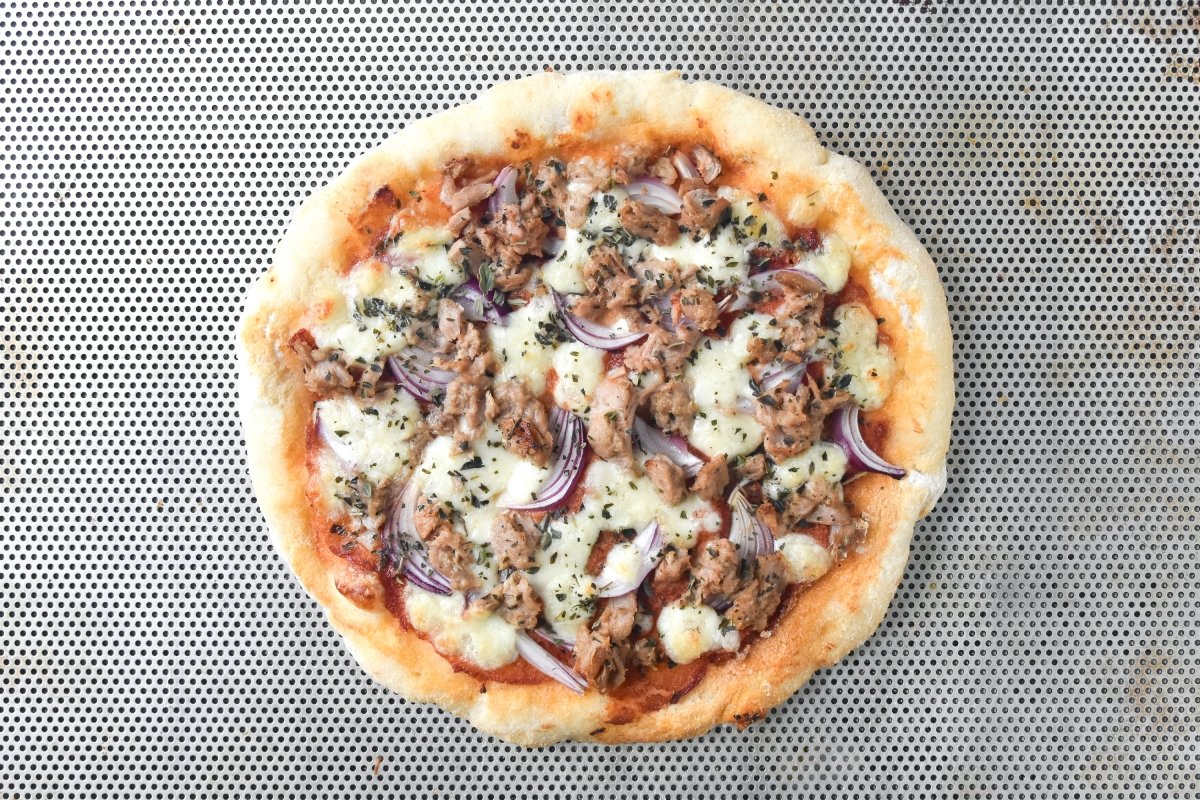 Horneamos la pizza de atún