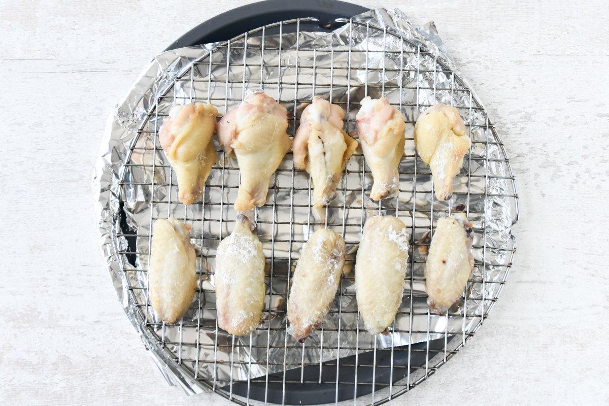 Horneamos las alitas a 120°C
