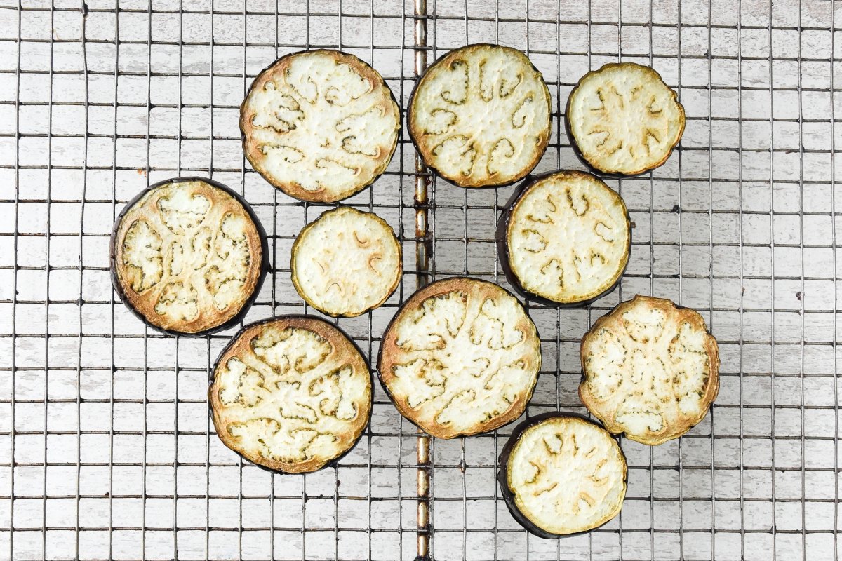 Horneamos las rodajas de berenjena