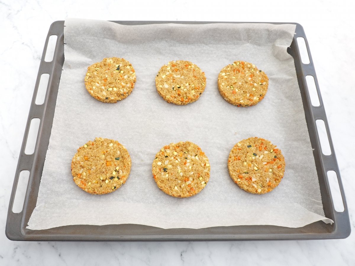 Hornear las tortitas de quinoa