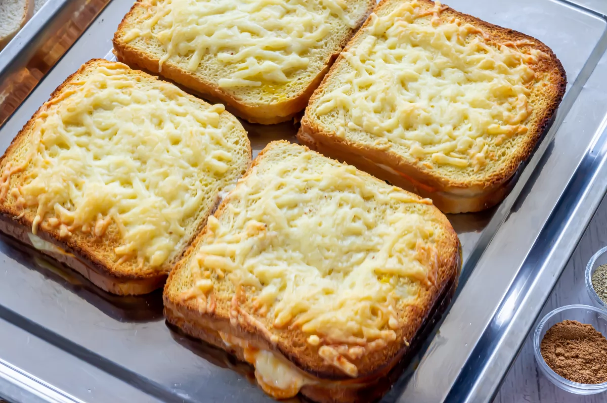Sándwich de queso al horno 6 Hornear los sándwiches de queso *
