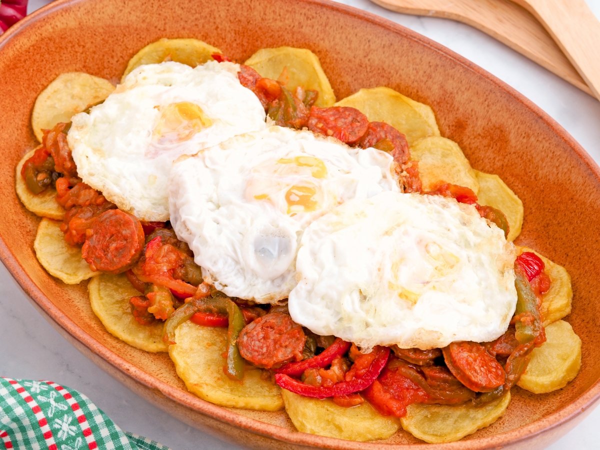 Huevos a la riojana listos para servir