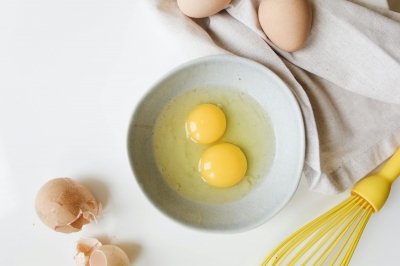 5 maneras originales de aprovechar las claras de huevo (más allá del merengue)