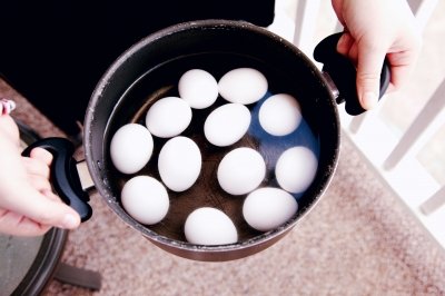 El truco para pelar huevos cocidos en tan solo unos segundos